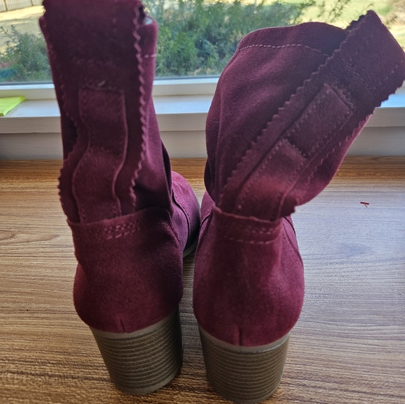 White Mountain Genuine Leather burgundy purple heeled boots Size 10 - Picture 3 of 11